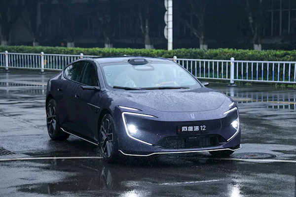 全系华为896线最强激光雷达 新款阿维塔12上市：29.39万起