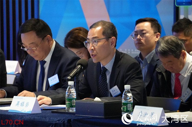 香港贸易发展局服务业拓展总监吴镇荣发言。人民网实习生 向芷菡摄
