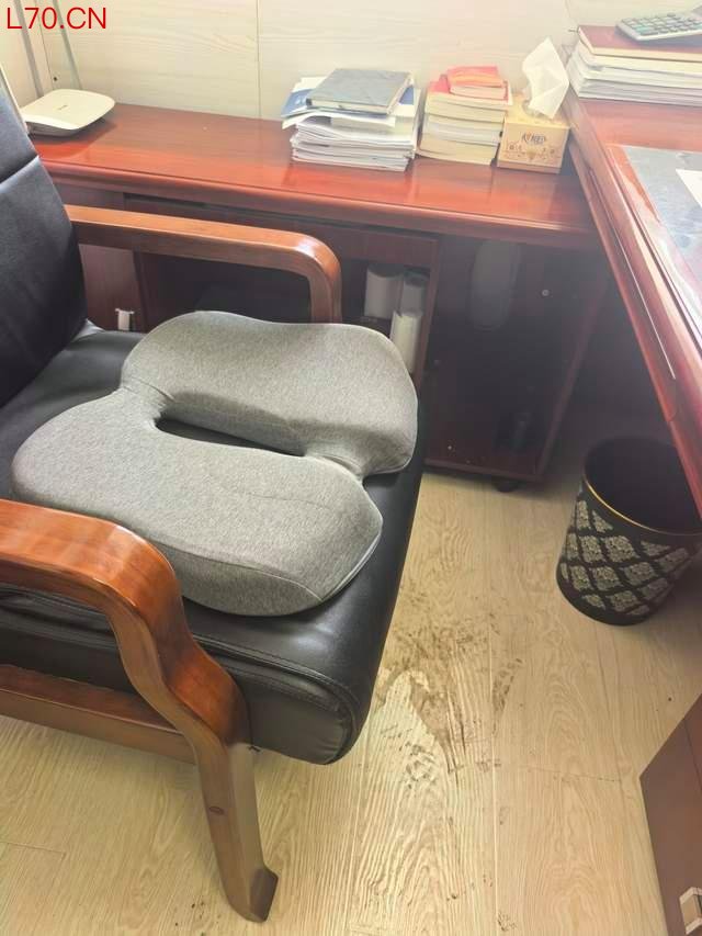 49岁局长在办去世妻子哽咽发声 猝死引发关注